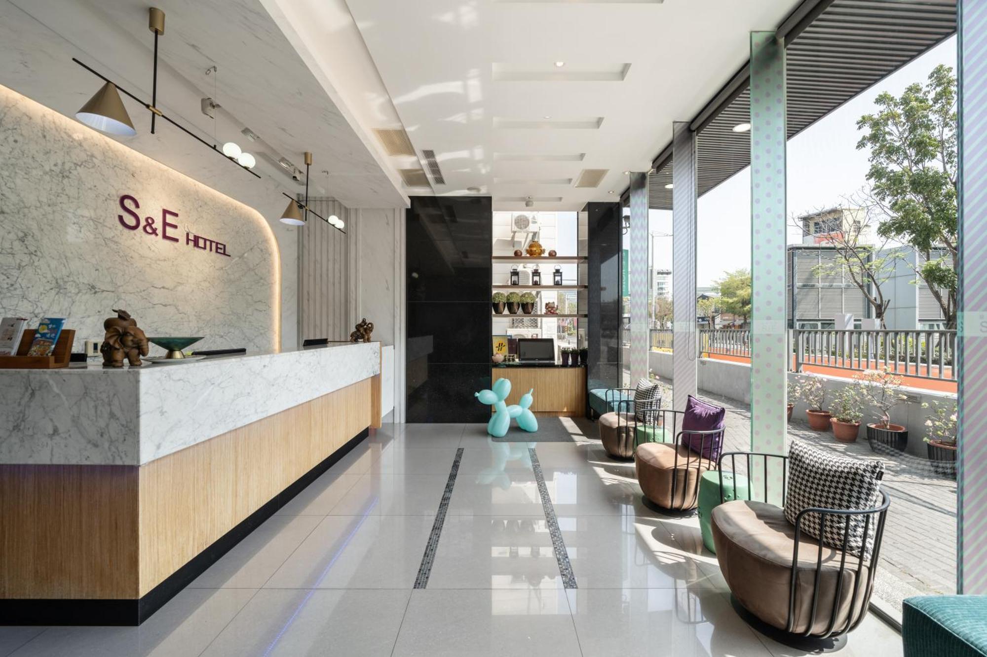 S&E Hotel Tainan Exterior foto